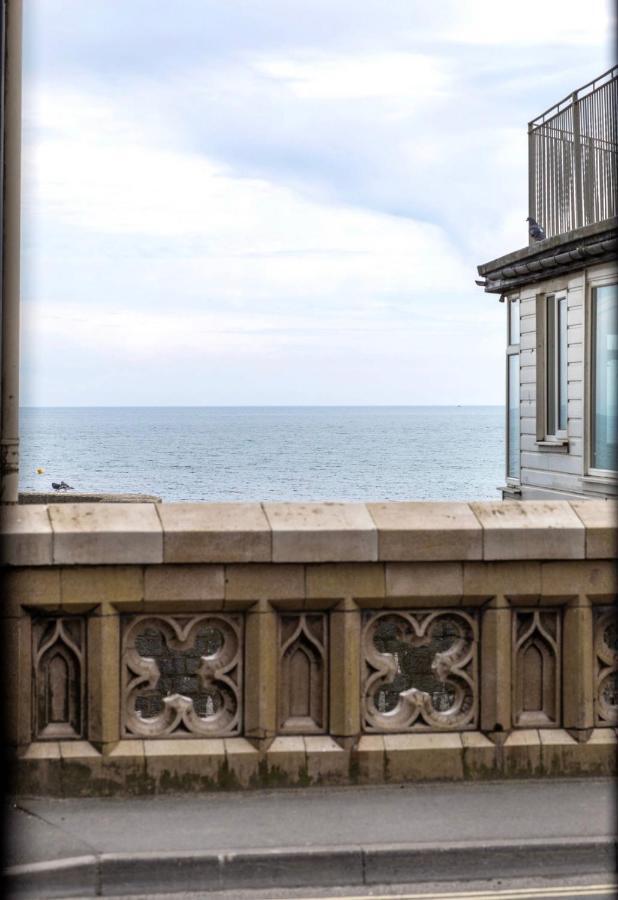 Ammonite Luxury Beachfront Apartment Lyme Regis Zewnętrze zdjęcie
